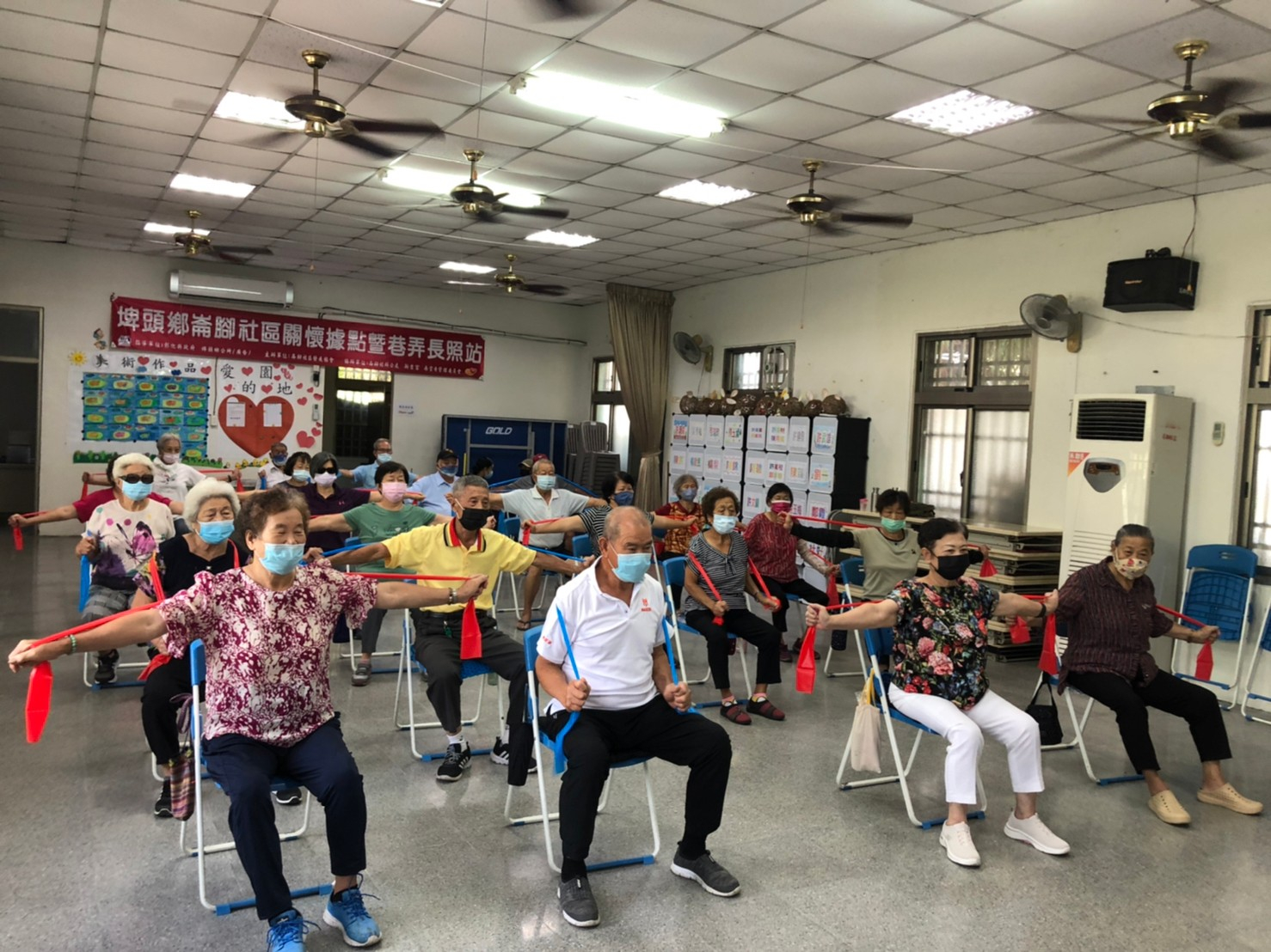 崙腳社區彈力帶肌力運動-3