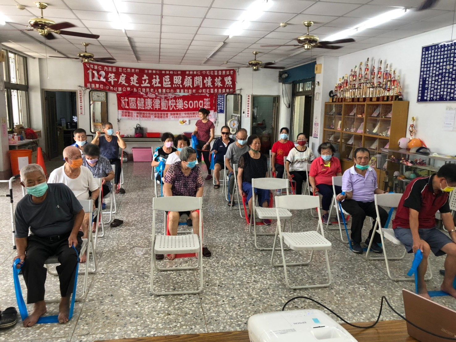 中和社區彈力帶肌力運動-6