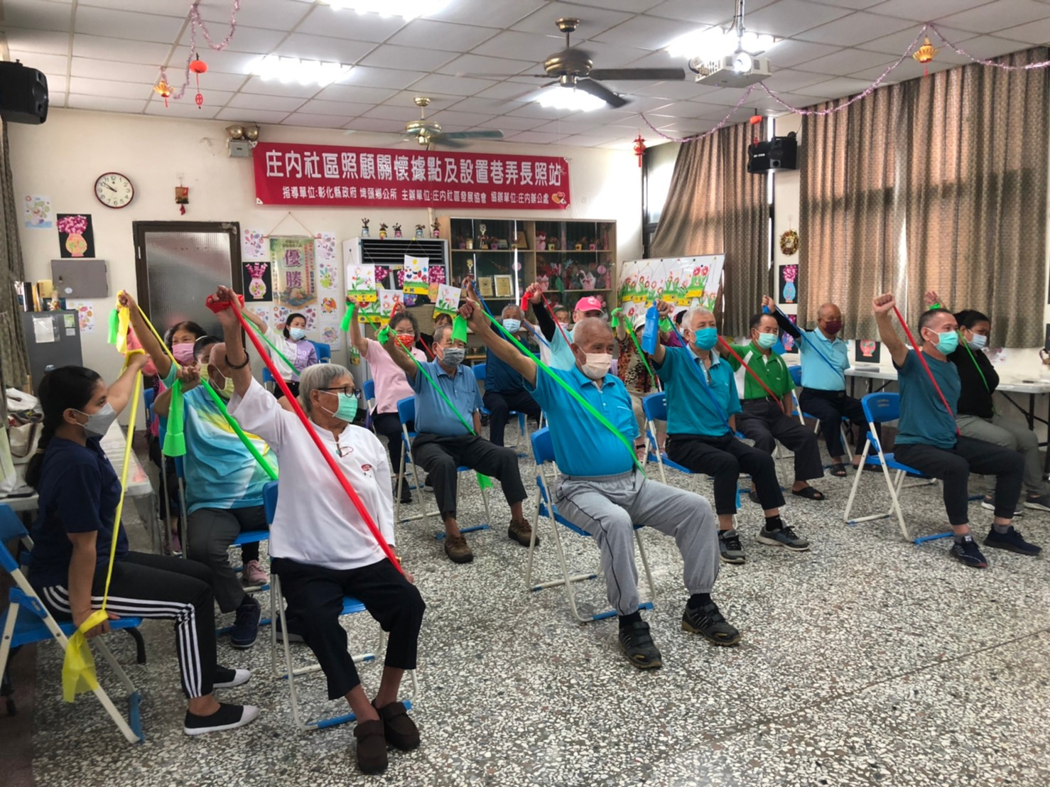 庄內社區彈力帶肌力運動-3